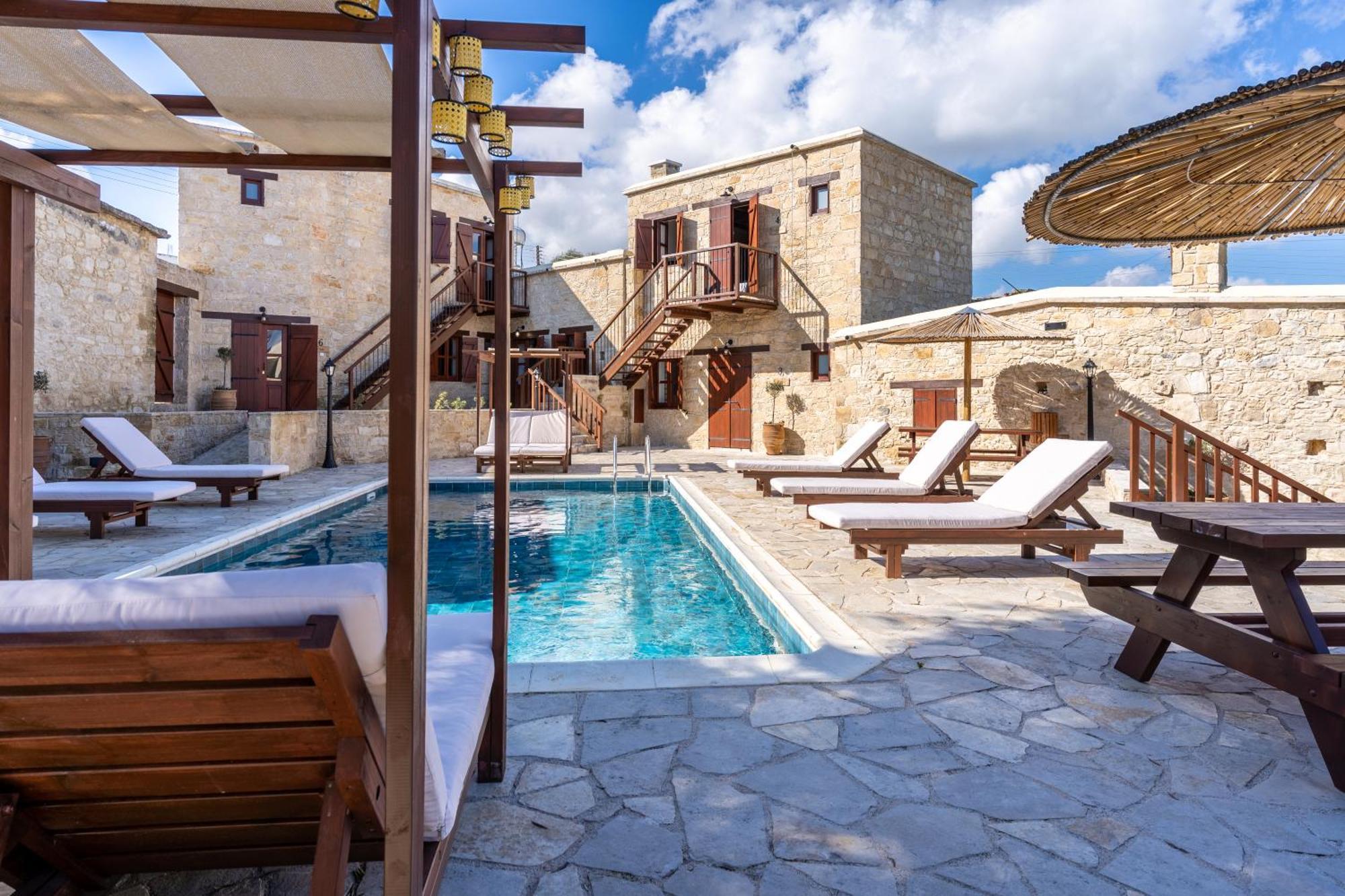 Hotel de apartamente Stone Court Boutique Miliou