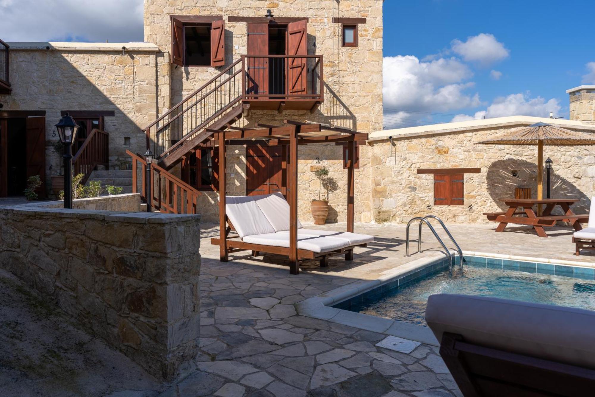 Hotel de apartamente Stone Court Boutique