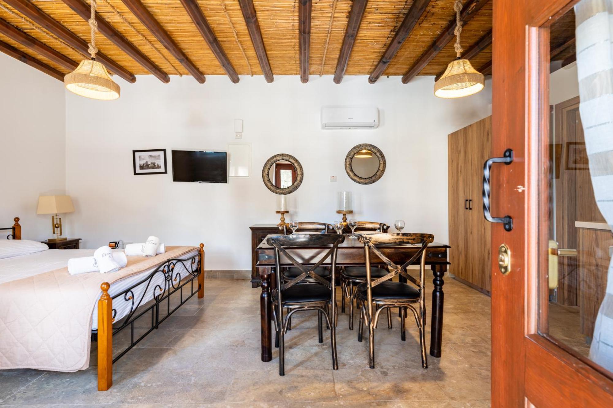 Hotel de apartamente Stone Court Boutique Miliou