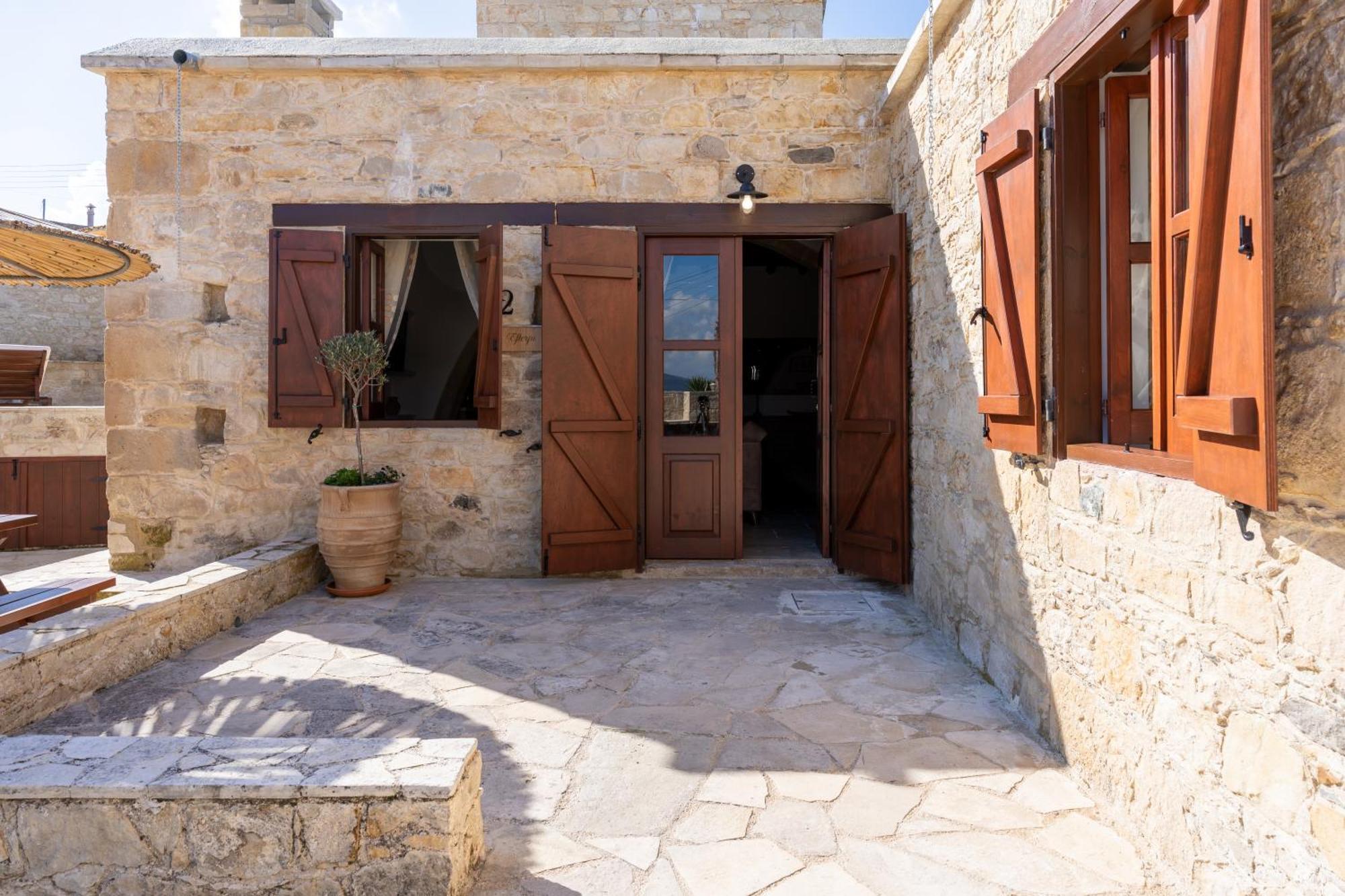 Stone Court Boutique Miliou