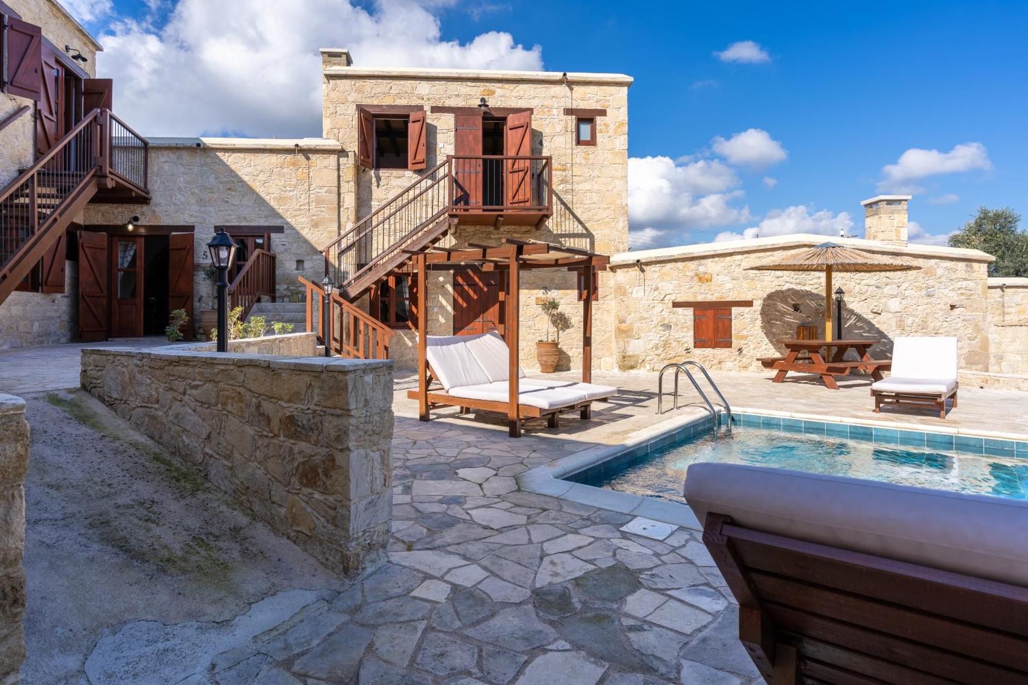 Апарт-отель Stone Court Boutique *