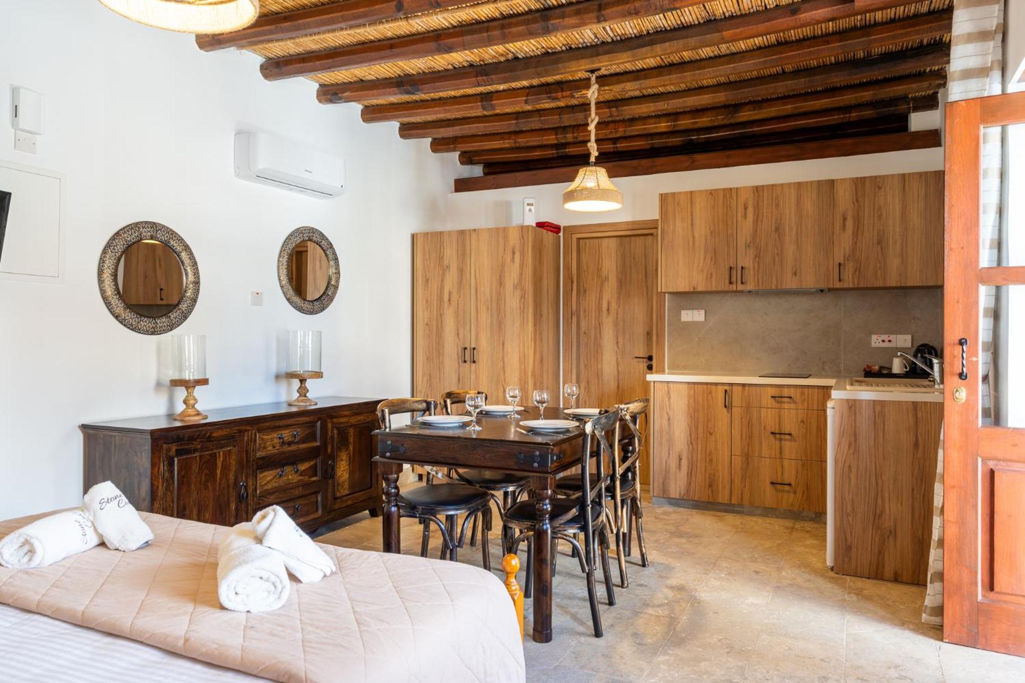 Апарт-отель Stone Court Boutique