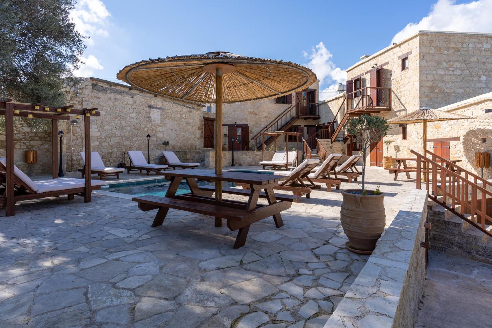Stone Court Boutique Апарт-отель *